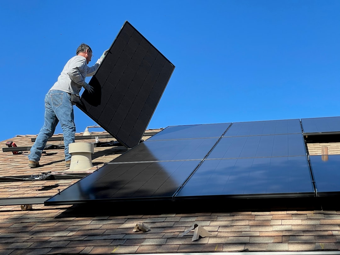Solarmodule auf einem Wohnhaus in Québec installiert